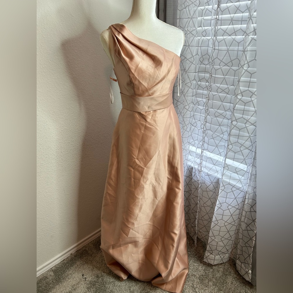 Alfred sung dress